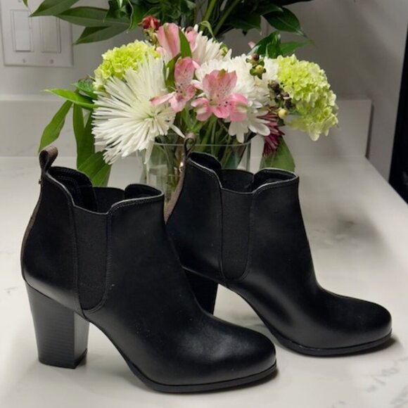 New Michael Kors Women's Black Evaline Heeled Ankle Bootie Size 9.0 NWOT - Picture 3 of 9